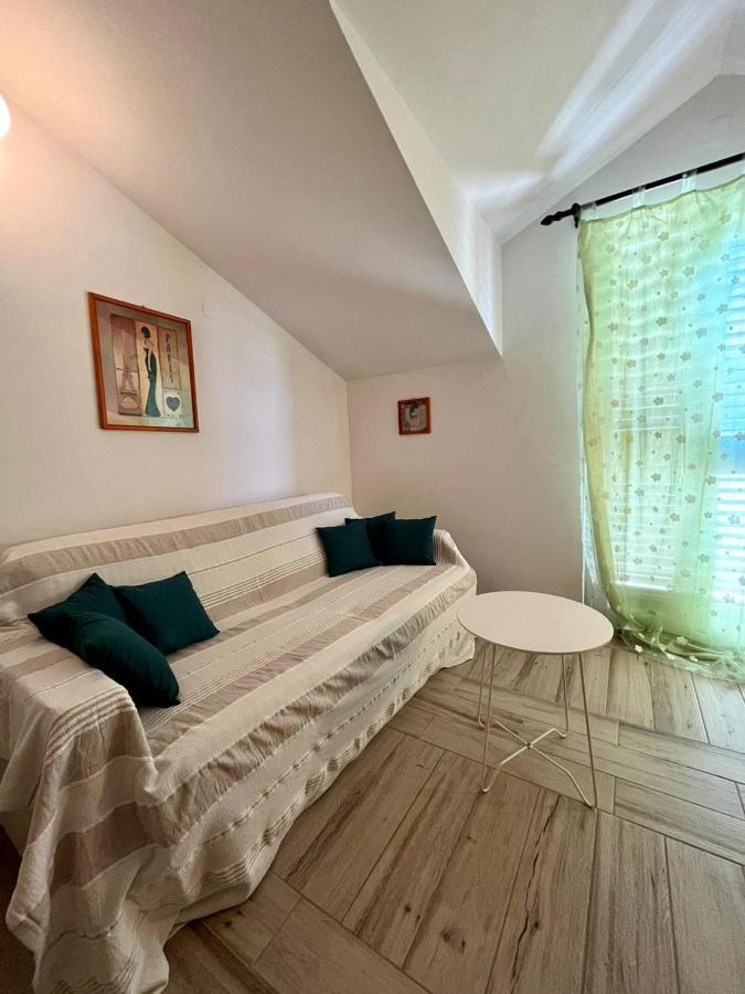 Gorana Apartman With Swimming Pool Appartement Jelsa  Buitenkant foto