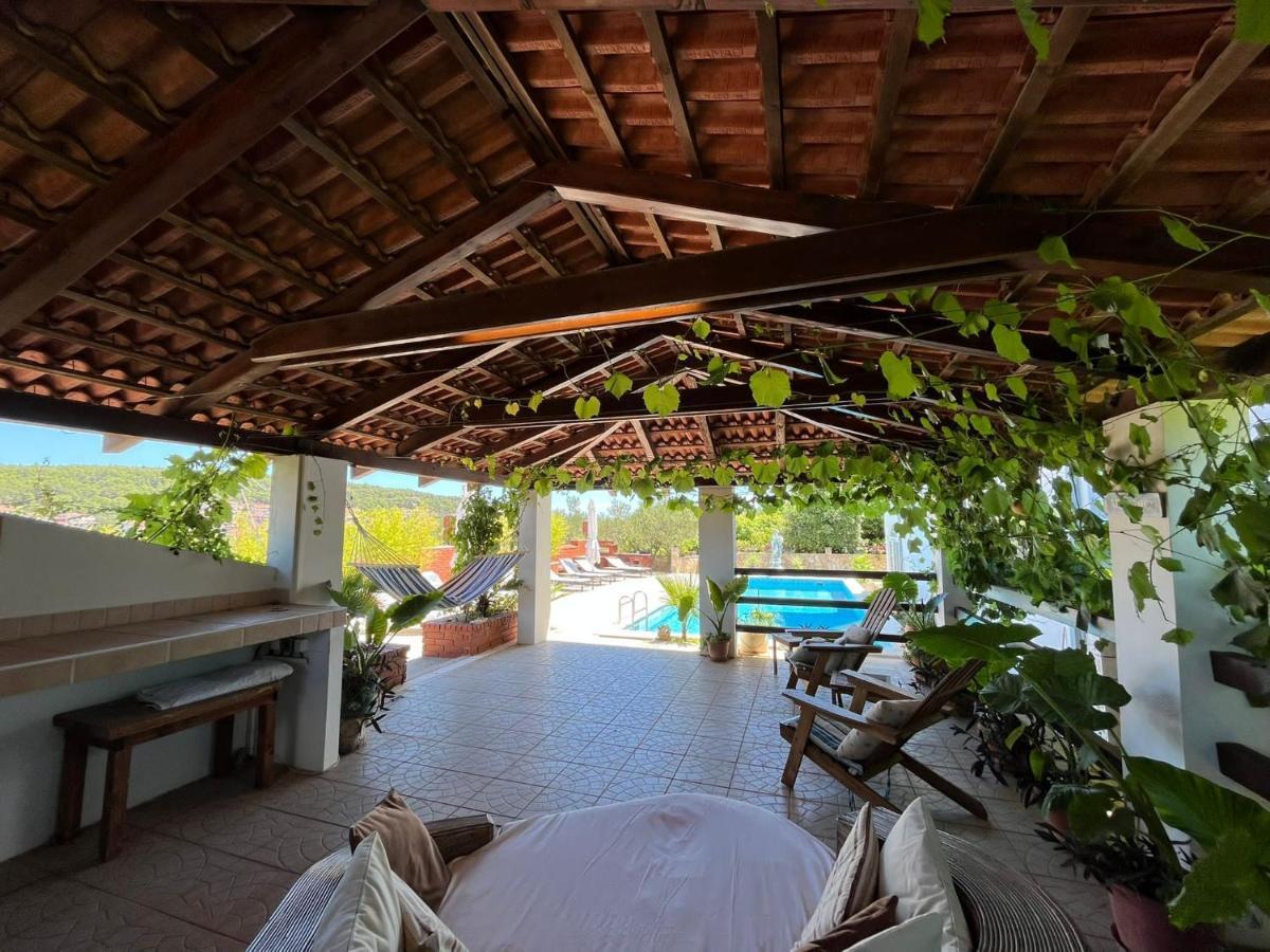 Gorana Apartman With Swimming Pool Appartement Jelsa  Buitenkant foto